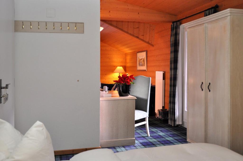 Hotel De La Paix Champery Room photo