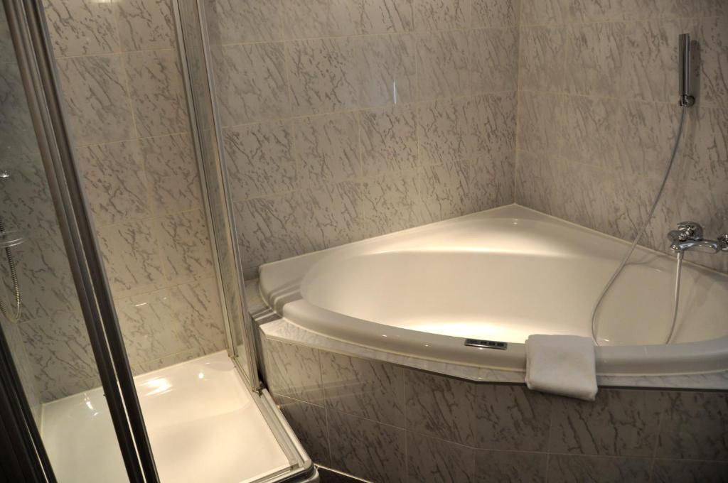 Hotel De La Paix Champery Room photo