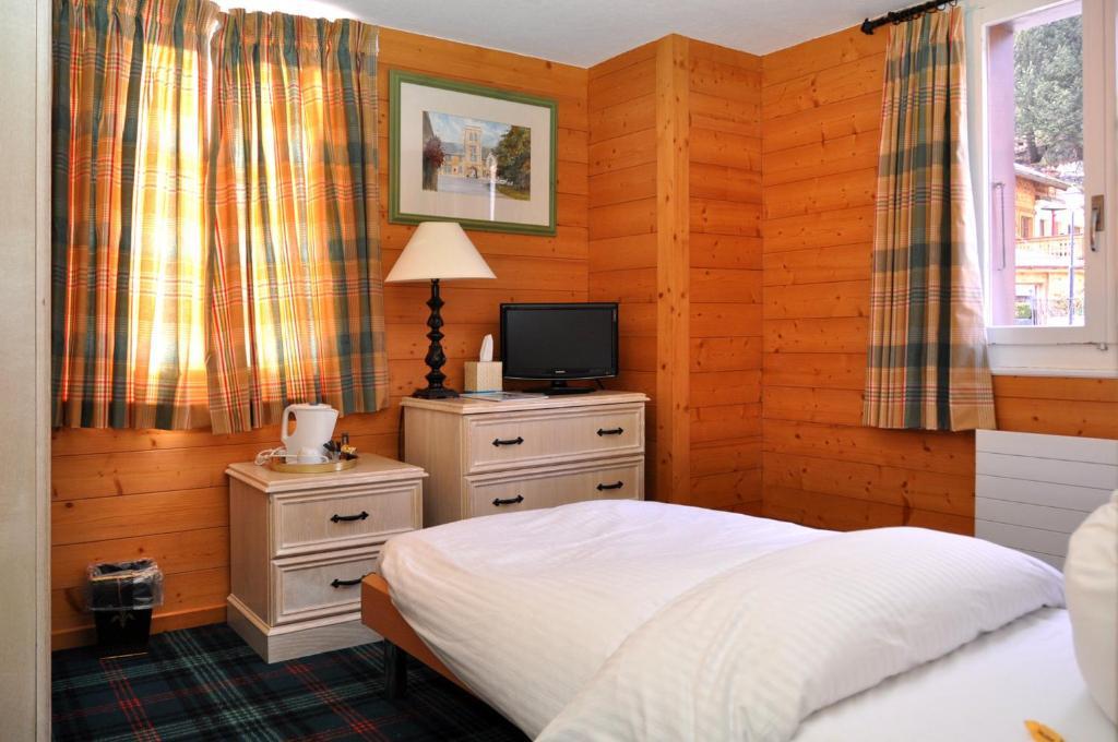 Hotel De La Paix Champery Room photo