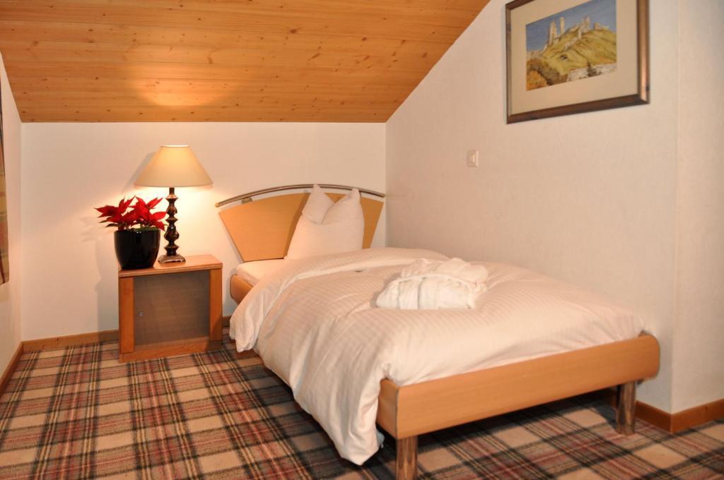Hotel De La Paix Champery Room photo