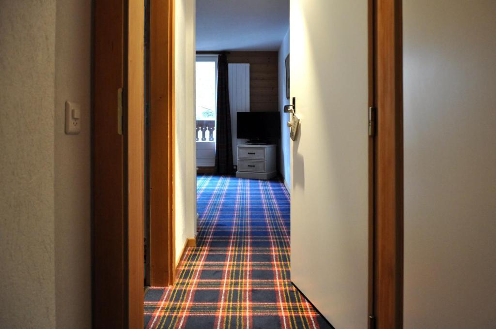 Hotel De La Paix Champery Room photo