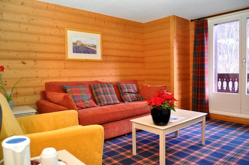 Hotel De La Paix Champery Room photo