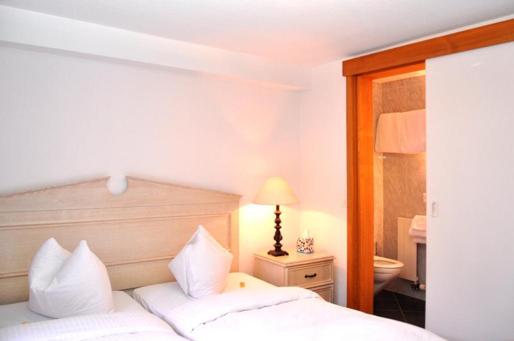 Hotel De La Paix Champery Room photo