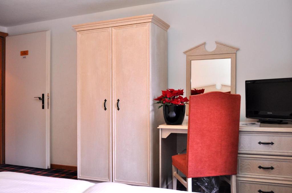 Hotel De La Paix Champery Room photo