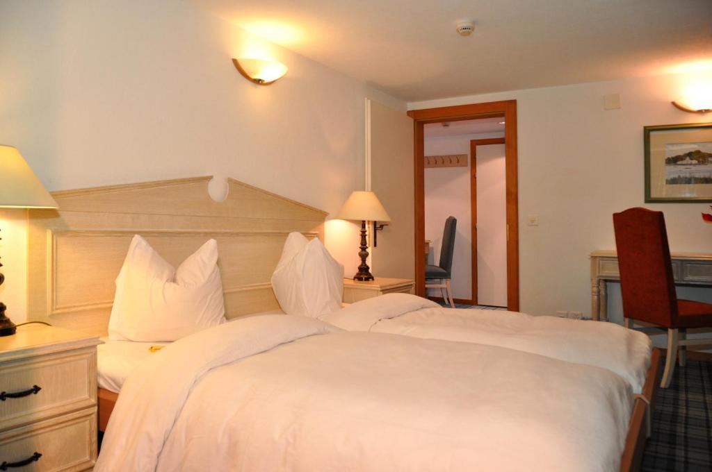 Hotel De La Paix Champery Room photo