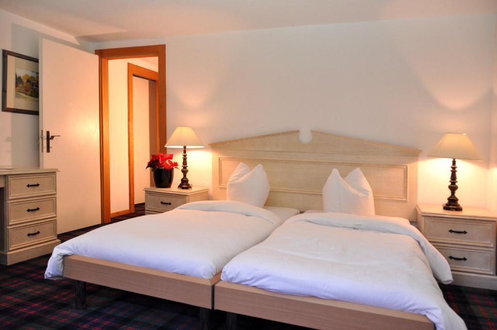 Hotel De La Paix Champery Room photo