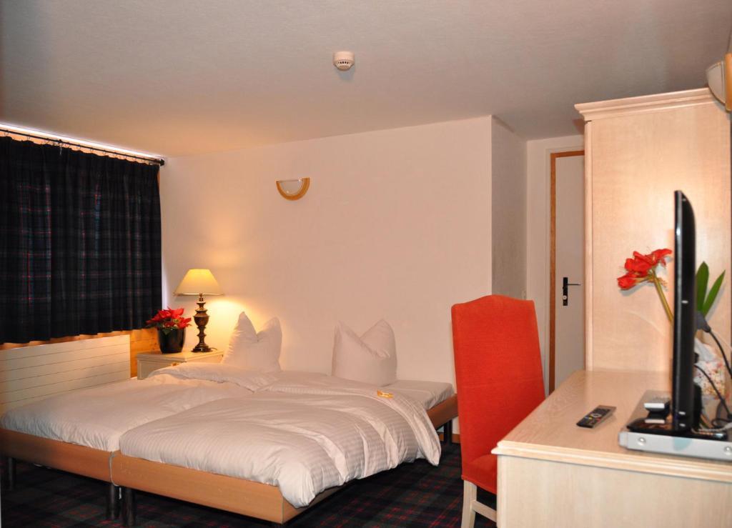 Hotel De La Paix Champery Room photo