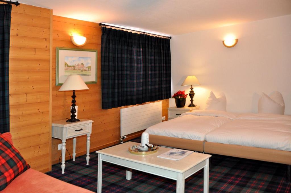 Hotel De La Paix Champery Room photo