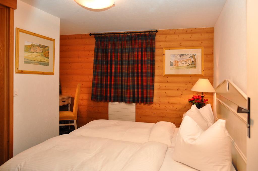 Hotel De La Paix Champery Room photo